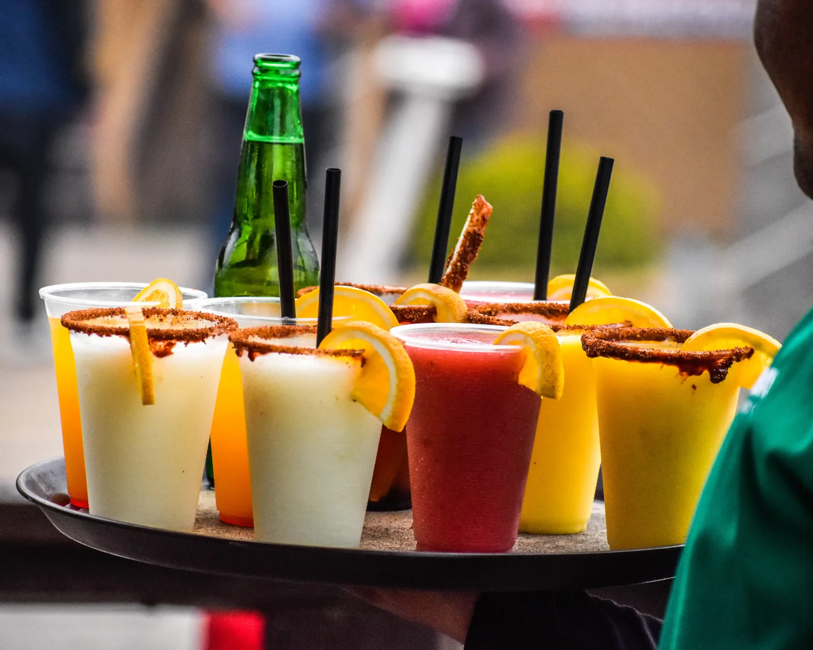Drinks favoritos servidos frente al mar en Kerala Beach Club