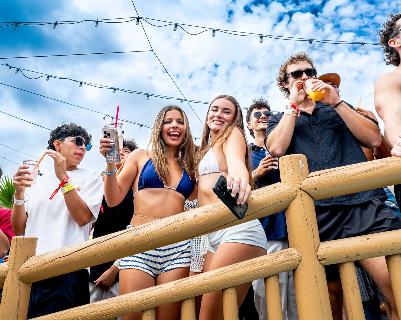 Celebración y ambiente de fiesta en Kerala Beach Club